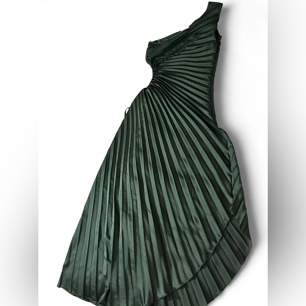 🌱 Diamond Supply Co. Asymmetrical Green Dress